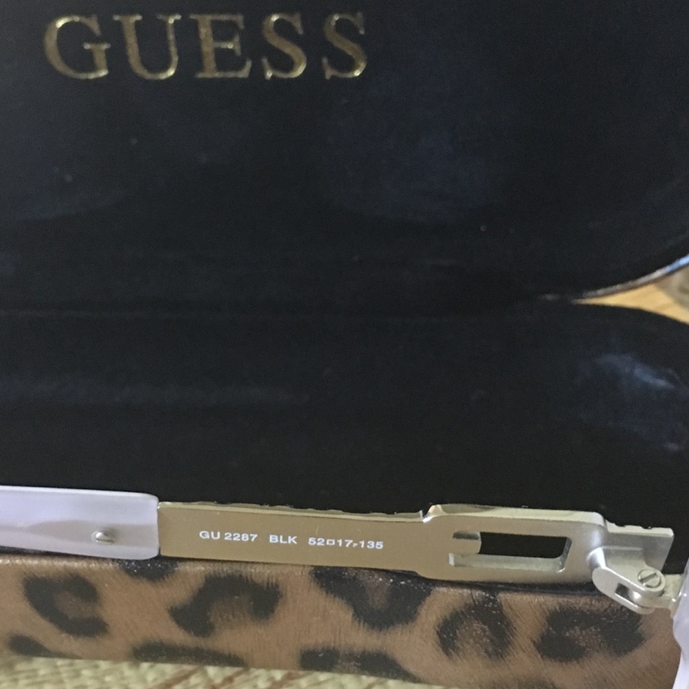 {GUESS} Rx glasses frames & case - Picture 8 of 8